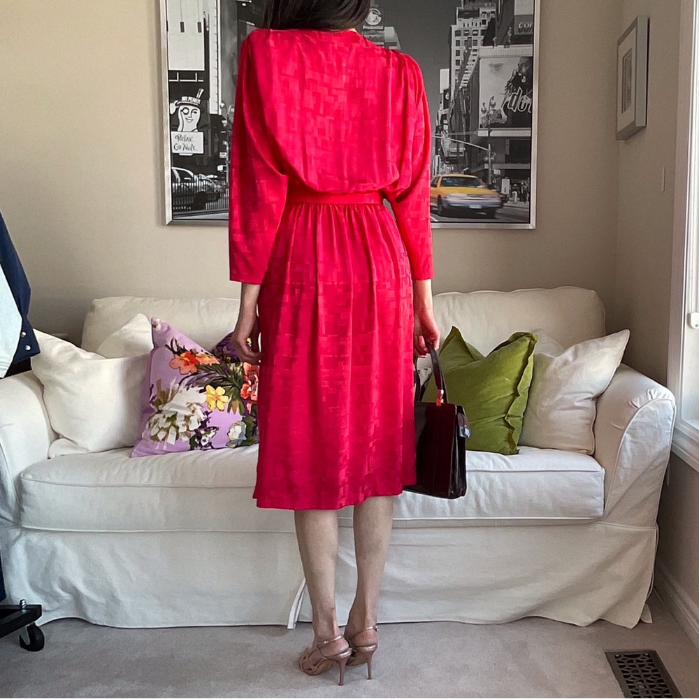Vintage Holt Renfrew Red Tonal Pattern Wrap Midi Dress - Picture 5 of 16